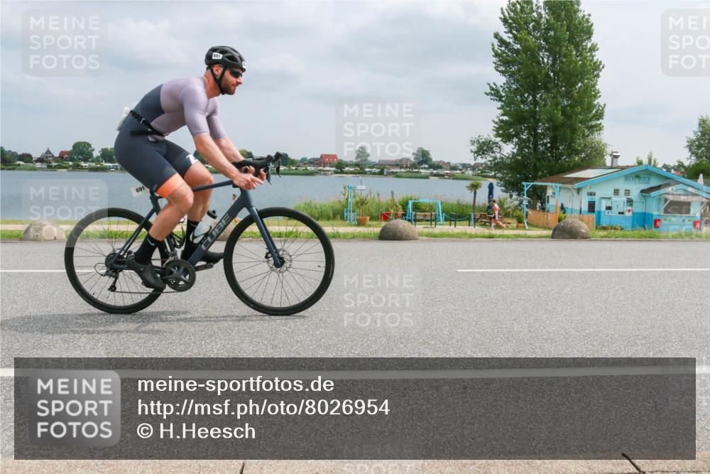 21.06.2025 - 27. Vierlanden-Triathlon H.Heesch http://msf.ph/oto/8026954 15.06.2025 12:17:05 Radfahren 691, 923 meine-sportfotos.de