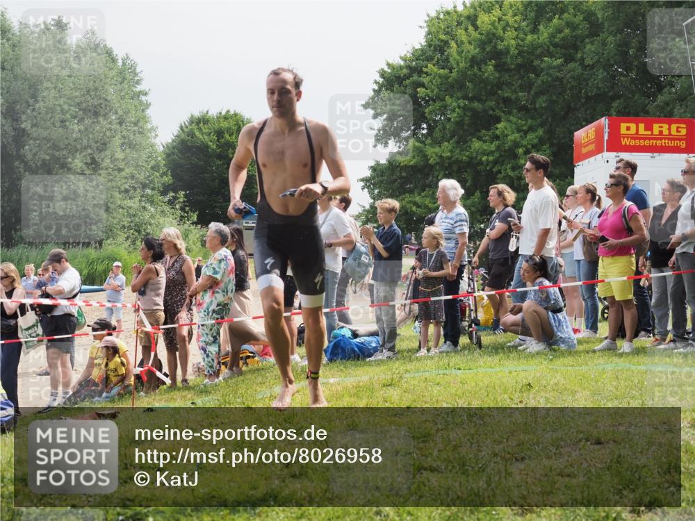 15.06.2025 - 27. Vierlanden-Triathlon KatJ http://msf.ph/oto/8026958 15.06.2025 11:00:31 Schwimmen 646, 662, 694, 714, 731 meine-sportfotos.de