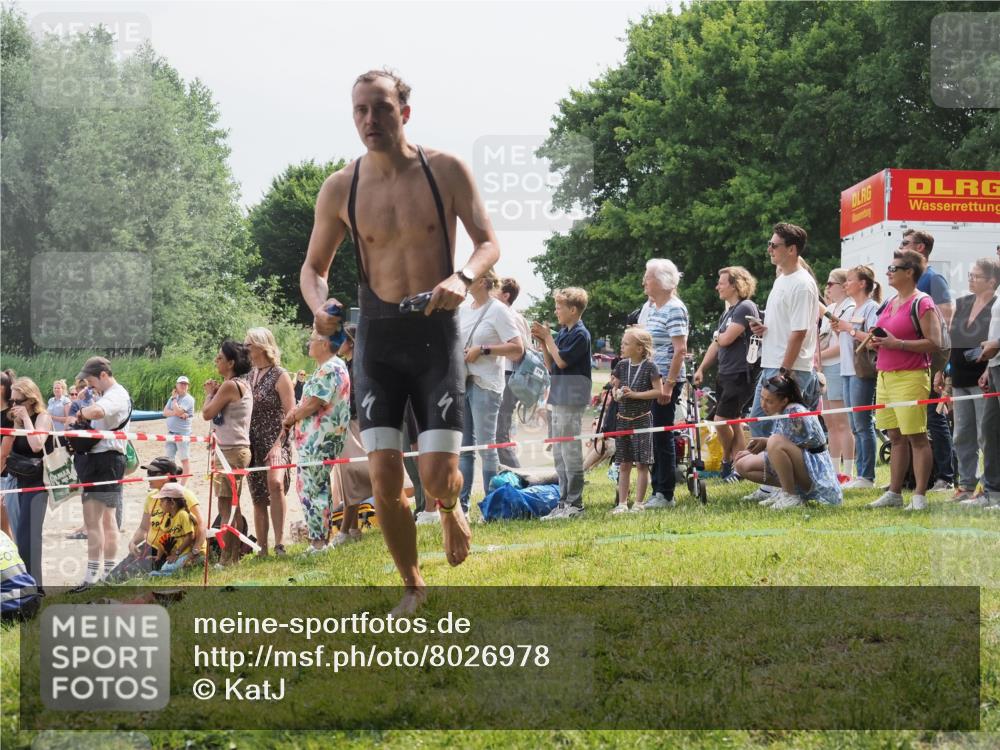 15.06.2025 - 27. Vierlanden-Triathlon KatJ http://msf.ph/oto/8026978 15.06.2025 11:00:31 Schwimmen 646, 662, 694, 714, 731 meine-sportfotos.de