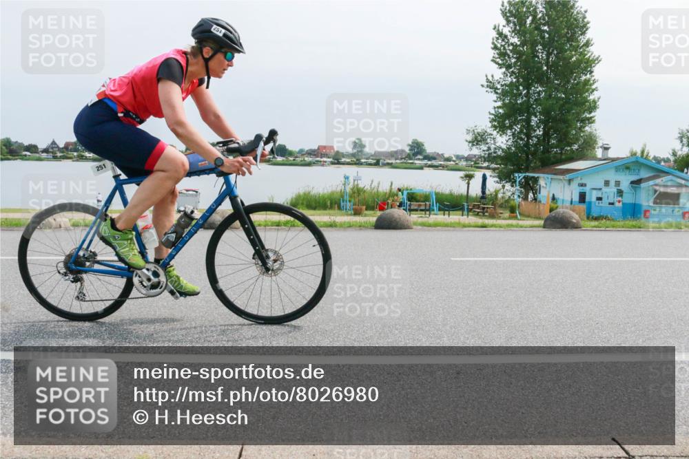 21.06.2025 - 27. Vierlanden-Triathlon H.Heesch http://msf.ph/oto/8026980 15.06.2025 11:19:59 Radfahren 251, 772, 982 meine-sportfotos.de