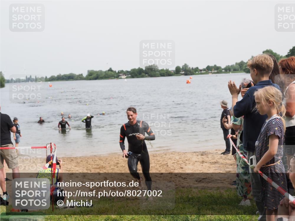 21.06.2025 - 27. Vierlanden-Triathlon MichiJ http://msf.ph/oto/8027002 15.06.2026 10:57:39 Schwimmen 707, 722 meine-sportfotos.de