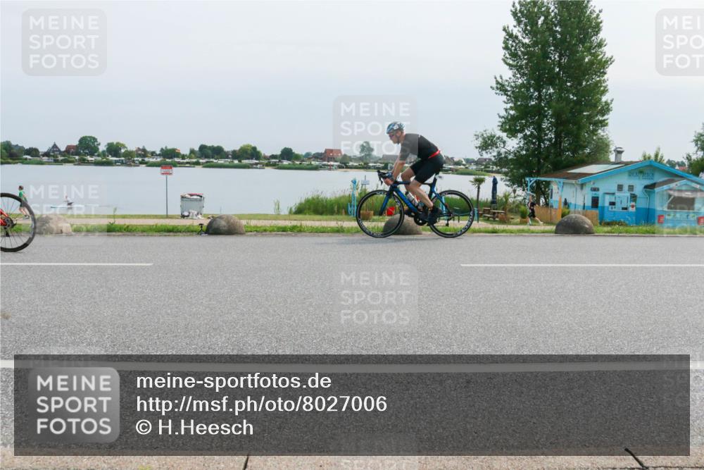 21.06.2025 - 27. Vierlanden-Triathlon H.Heesch http://msf.ph/oto/8027006 15.06.2025 11:20:07 Radfahren 3, 115, 232, 789, 811, 968 meine-sportfotos.de
