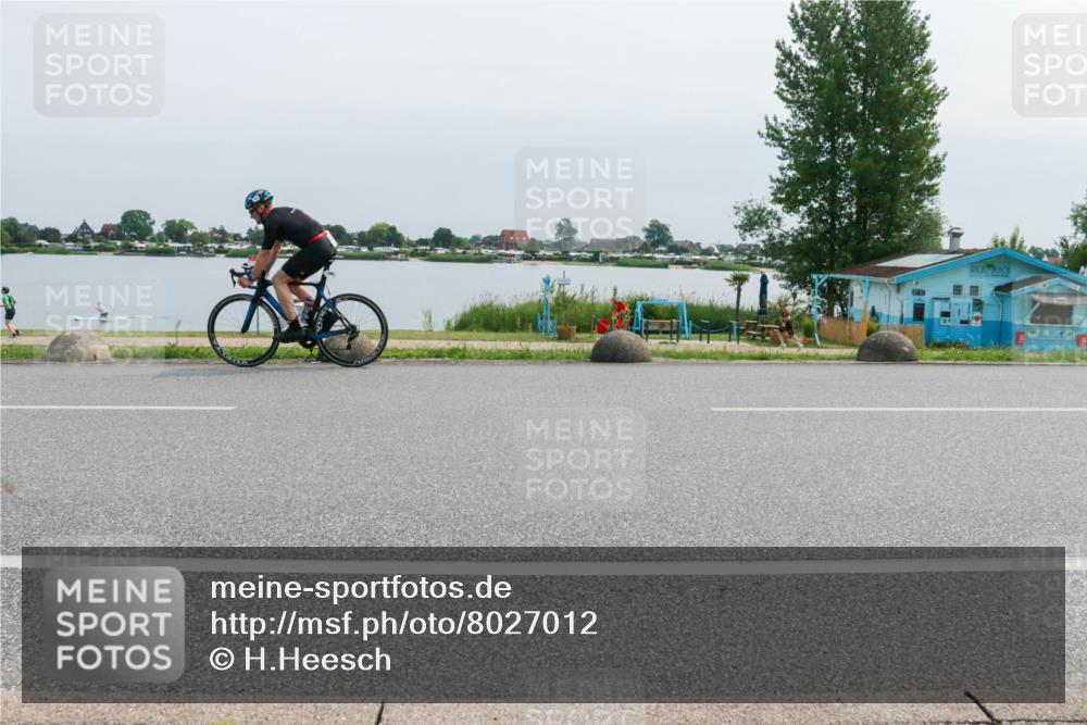21.06.2025 - 27. Vierlanden-Triathlon H.Heesch http://msf.ph/oto/8027012 15.06.2025 11:20:08 Radfahren 3, 115, 232, 789, 811, 852, 968 meine-sportfotos.de