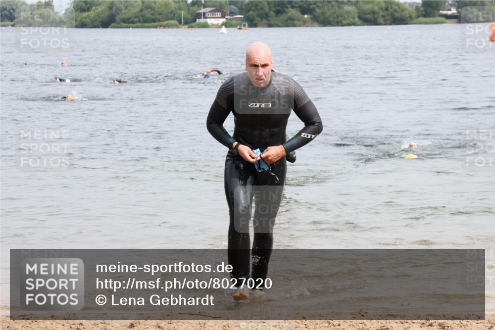 15.06.2025 - 27. Vierlanden-Triathlon Lena Gebhardt http://msf.ph/oto/8027020 15.06.2025 10:59:30 Schwimmen 641, 668, 751 meine-sportfotos.de