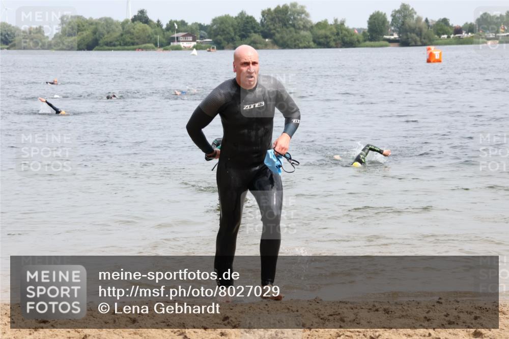 15.06.2025 - 27. Vierlanden-Triathlon Lena Gebhardt http://msf.ph/oto/8027029 15.06.2025 10:59:31 Schwimmen 641, 668, 751 meine-sportfotos.de