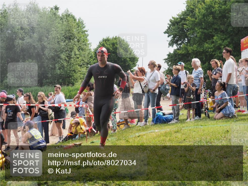 15.06.2025 - 27. Vierlanden-Triathlon KatJ http://msf.ph/oto/8027034 15.06.2025 11:00:40 Schwimmen 649, 678, 723 meine-sportfotos.de