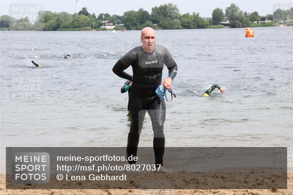 15.06.2025 - 27. Vierlanden-Triathlon Lena Gebhardt http://msf.ph/oto/8027037 15.06.2025 10:59:31 Schwimmen 641, 668, 751 meine-sportfotos.de
