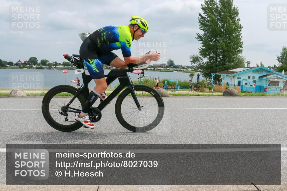 21.06.2025 - 27. Vierlanden-Triathlon H.Heesch http://msf.ph/oto/8027039 15.06.2025 12:17:39 Radfahren 853, 859 meine-sportfotos.de