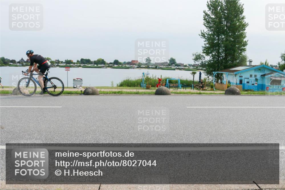 21.06.2025 - 27. Vierlanden-Triathlon H.Heesch http://msf.ph/oto/8027044 15.06.2025 11:20:08 Radfahren 3, 115, 232, 789, 811, 852, 968 meine-sportfotos.de