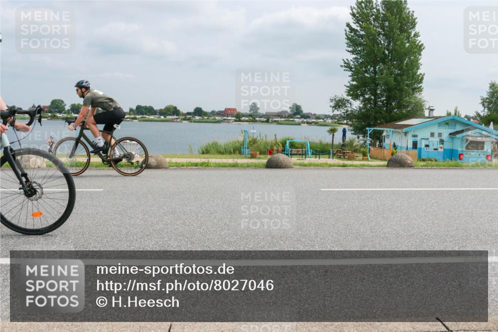 21.06.2025 - 27. Vierlanden-Triathlon H.Heesch http://msf.ph/oto/8027046 15.06.2025 12:18:07 Radfahren 742 meine-sportfotos.de