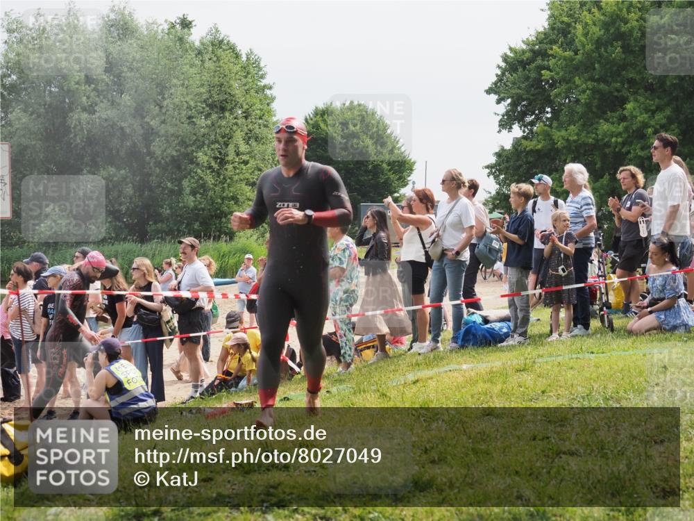 15.06.2025 - 27. Vierlanden-Triathlon KatJ http://msf.ph/oto/8027049 15.06.2025 11:00:40 Schwimmen 649, 678, 723 meine-sportfotos.de