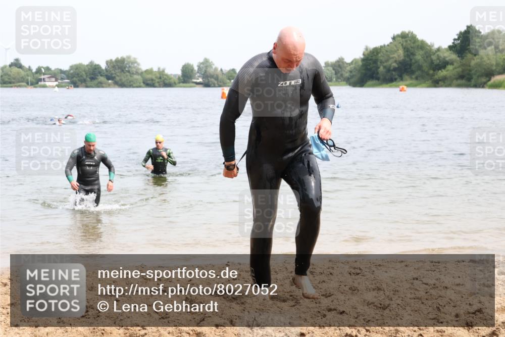 15.06.2025 - 27. Vierlanden-Triathlon Lena Gebhardt http://msf.ph/oto/8027052 15.06.2025 10:59:33 Schwimmen 641, 668, 751 meine-sportfotos.de