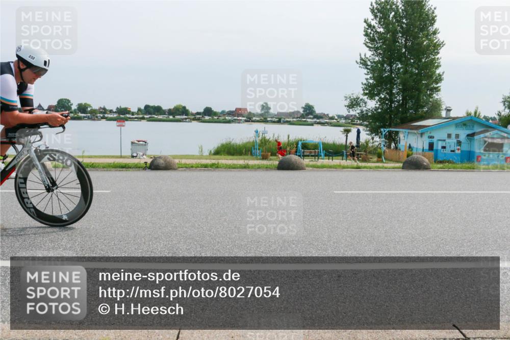 21.06.2025 - 27. Vierlanden-Triathlon H.Heesch http://msf.ph/oto/8027054 15.06.2025 11:20:08 Radfahren 3, 115, 232, 789, 811, 852, 968 meine-sportfotos.de