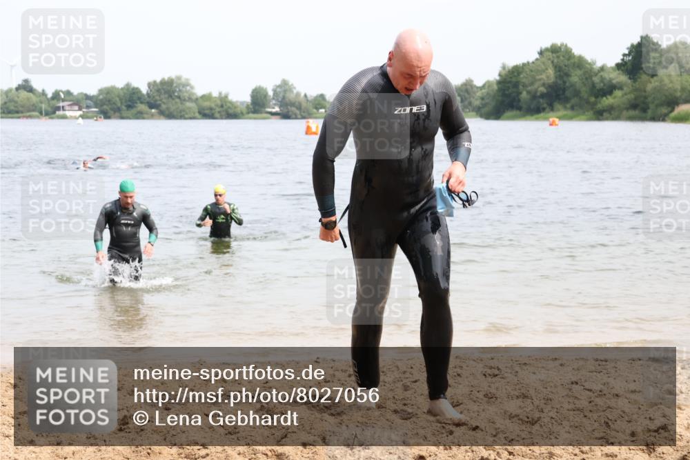 15.06.2025 - 27. Vierlanden-Triathlon Lena Gebhardt http://msf.ph/oto/8027056 15.06.2025 10:59:33 Schwimmen 641, 668, 751 meine-sportfotos.de