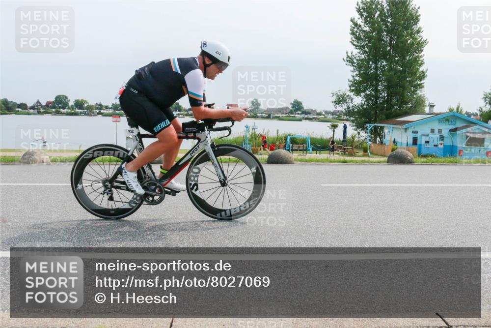 21.06.2025 - 27. Vierlanden-Triathlon H.Heesch http://msf.ph/oto/8027069 15.06.2025 11:20:08 Radfahren 3, 115, 232, 789, 811, 852, 968 meine-sportfotos.de