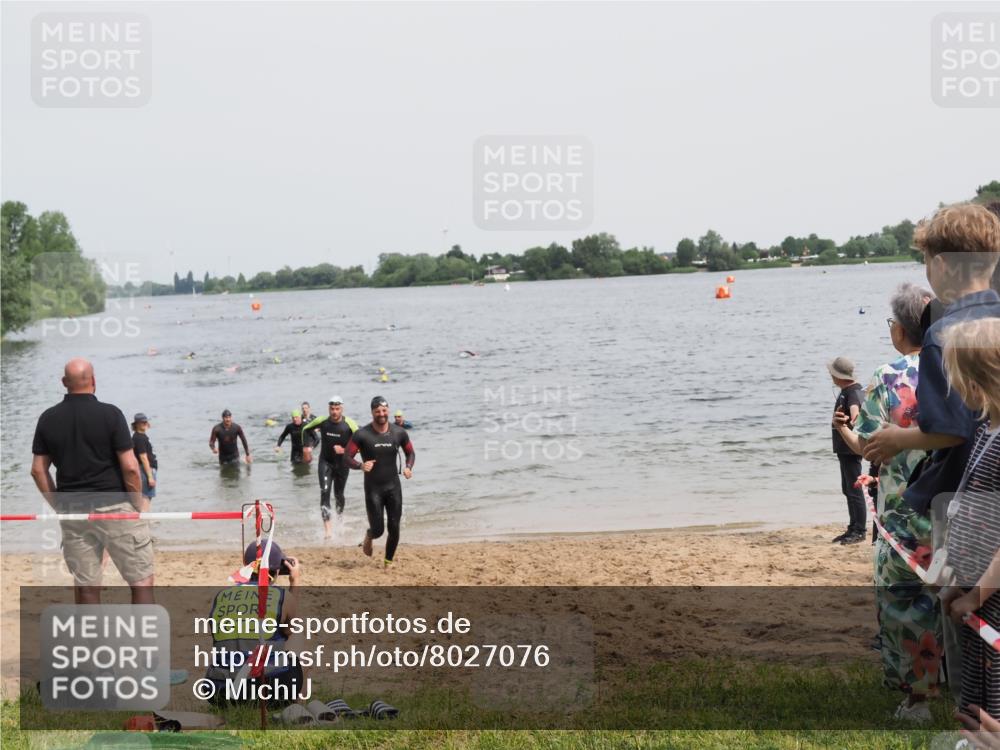 21.06.2025 - 27. Vierlanden-Triathlon MichiJ http://msf.ph/oto/8027076 15.06.2026 10:57:46 Schwimmen 686, 707, 738, 774 meine-sportfotos.de