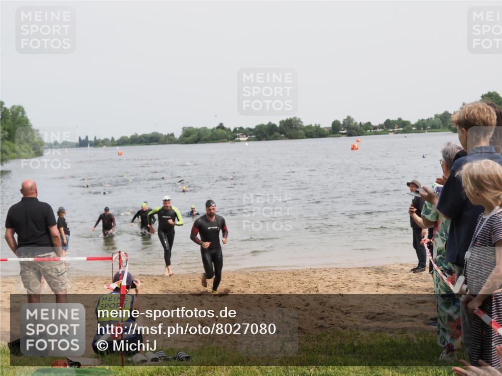 21.06.2025 - 27. Vierlanden-Triathlon MichiJ http://msf.ph/oto/8027080 15.06.2026 10:57:47 Schwimmen 686, 738, 774 meine-sportfotos.de