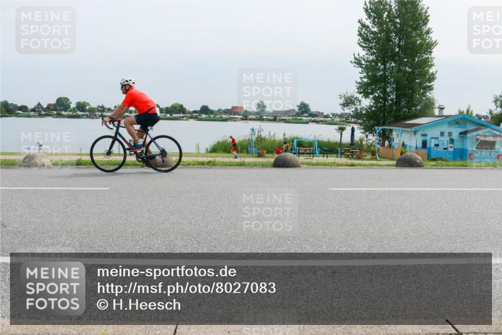 21.06.2025 - 27. Vierlanden-Triathlon H.Heesch http://msf.ph/oto/8027083 15.06.2025 11:20:09 Radfahren 3, 115, 232, 789, 852, 968 meine-sportfotos.de