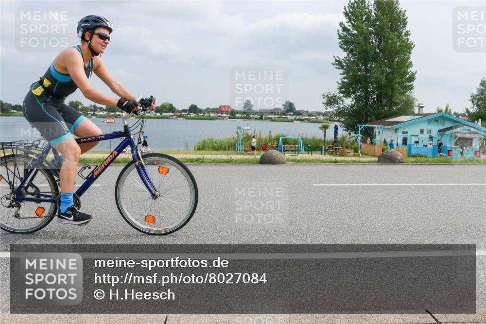 21.06.2025 - 27. Vierlanden-Triathlon H.Heesch http://msf.ph/oto/8027084 15.06.2025 12:18:36 Radfahren 781, 892 meine-sportfotos.de