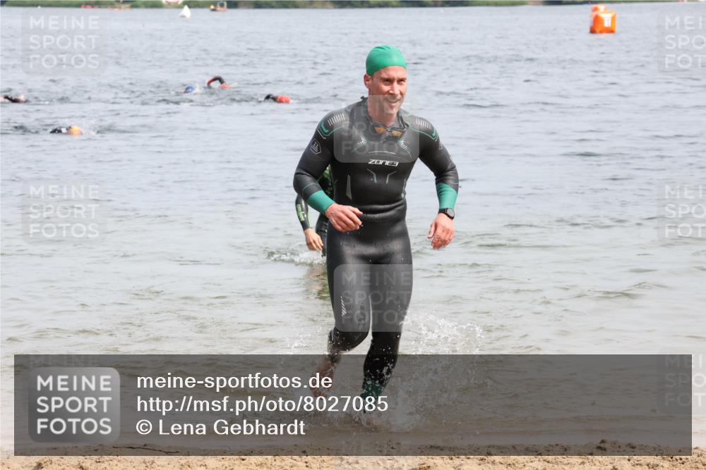 15.06.2025 - 27. Vierlanden-Triathlon Lena Gebhardt http://msf.ph/oto/8027085 15.06.2025 10:59:36 Schwimmen 641, 668, 727, 751 meine-sportfotos.de