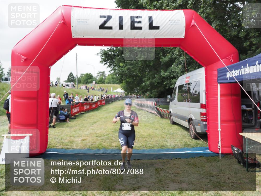 21.06.2025 - 27. Vierlanden-Triathlon MichiJ http://msf.ph/oto/8027088 15.06.2026 12:04:35 Ziel 602 meine-sportfotos.de