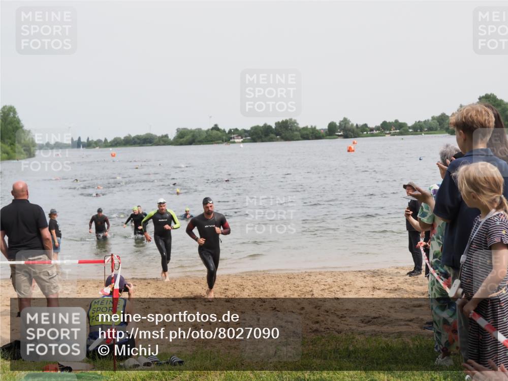 21.06.2025 - 27. Vierlanden-Triathlon MichiJ http://msf.ph/oto/8027090 15.06.2026 10:57:47 Schwimmen 686, 738, 774 meine-sportfotos.de