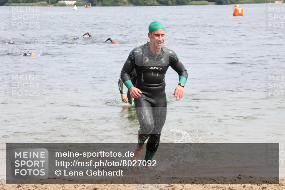 15.06.2025 - 27. Vierlanden-Triathlon Lena Gebhardt http://msf.ph/oto/8027092 15.06.2025 10:59:37 Schwimmen 641, 668, 727, 751 meine-sportfotos.de