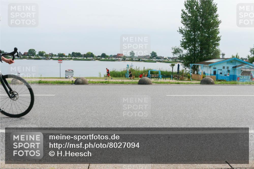 21.06.2025 - 27. Vierlanden-Triathlon H.Heesch http://msf.ph/oto/8027094 15.06.2025 11:20:10 Radfahren 3, 115, 232, 789, 852, 968 meine-sportfotos.de