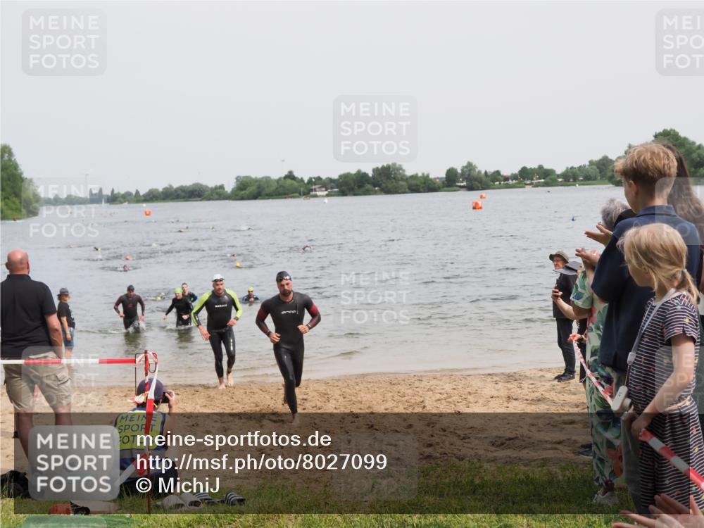 21.06.2025 - 27. Vierlanden-Triathlon MichiJ http://msf.ph/oto/8027099 15.06.2026 10:57:47 Schwimmen 686, 738, 774 meine-sportfotos.de