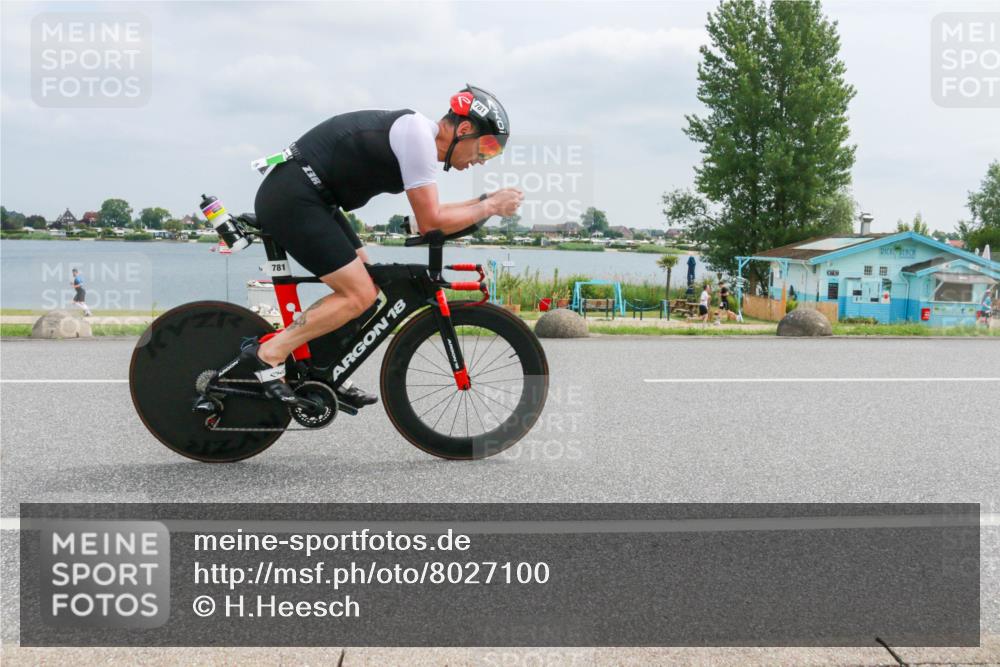 21.06.2025 - 27. Vierlanden-Triathlon H.Heesch http://msf.ph/oto/8027100 15.06.2025 12:18:39 Radfahren 781, 892 meine-sportfotos.de