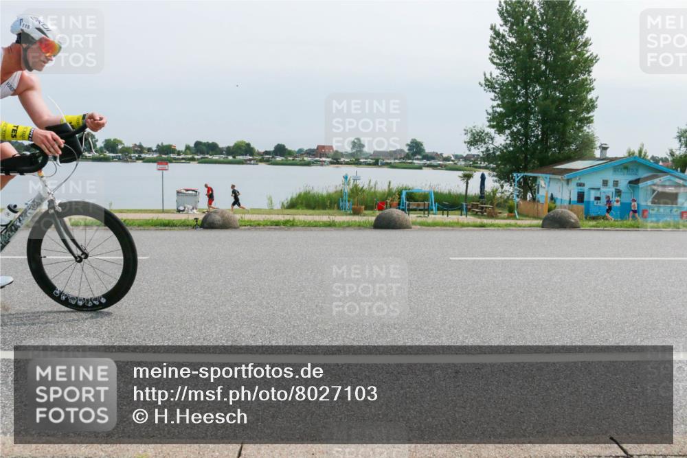 21.06.2025 - 27. Vierlanden-Triathlon H.Heesch http://msf.ph/oto/8027103 15.06.2025 11:20:11 Radfahren 3, 115, 232, 789, 852, 968 meine-sportfotos.de