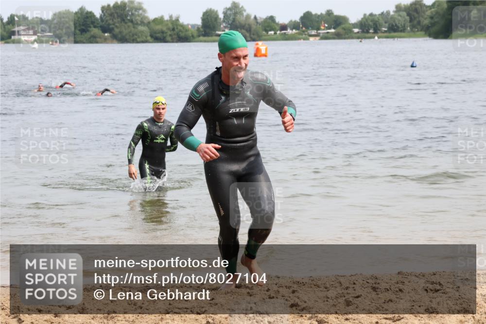 15.06.2025 - 27. Vierlanden-Triathlon Lena Gebhardt http://msf.ph/oto/8027104 15.06.2025 10:59:38 Schwimmen 641, 668, 727, 751 meine-sportfotos.de