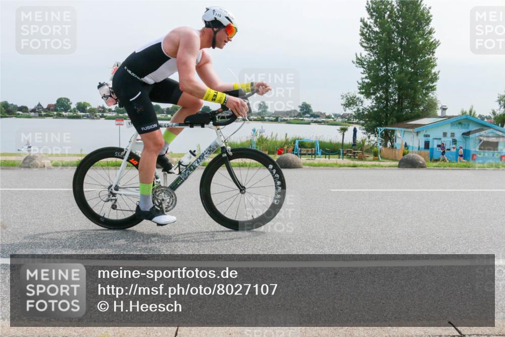 21.06.2025 - 27. Vierlanden-Triathlon H.Heesch http://msf.ph/oto/8027107 15.06.2025 11:20:11 Radfahren 3, 115, 232, 789, 852, 968 meine-sportfotos.de