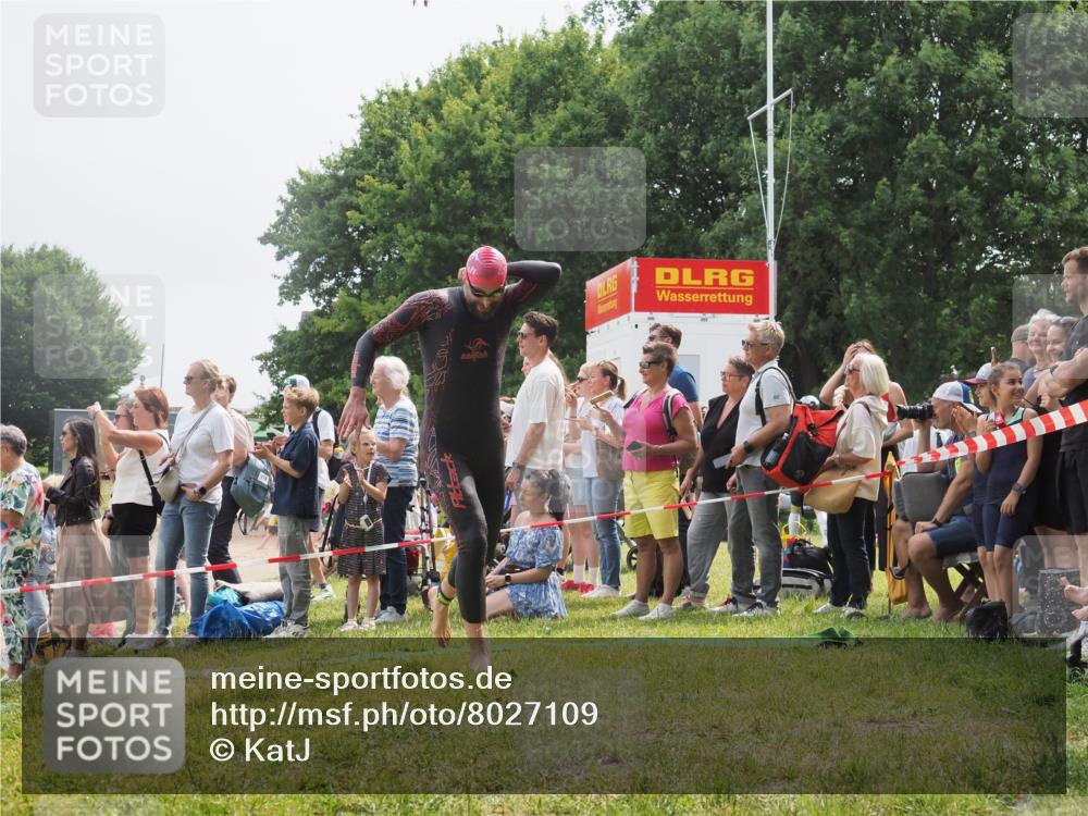 15.06.2025 - 27. Vierlanden-Triathlon KatJ http://msf.ph/oto/8027109 15.06.2025 11:00:43 Schwimmen 649, 678, 699, 723 meine-sportfotos.de