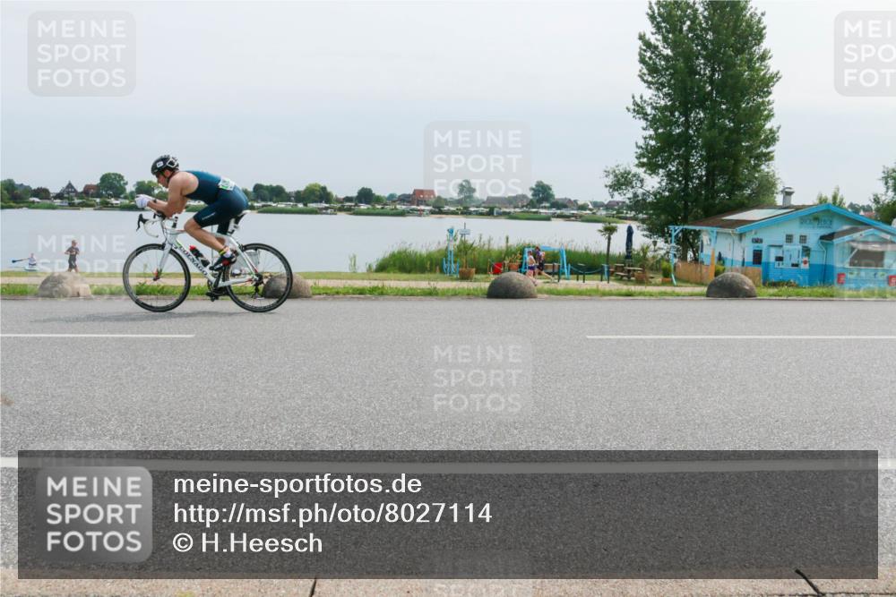 21.06.2025 - 27. Vierlanden-Triathlon H.Heesch http://msf.ph/oto/8027114 15.06.2025 11:20:16 Radfahren 852, 861 meine-sportfotos.de
