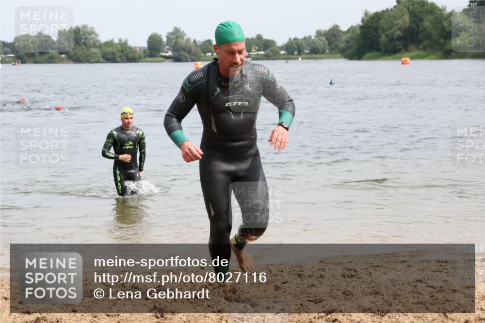 15.06.2025 - 27. Vierlanden-Triathlon Lena Gebhardt http://msf.ph/oto/8027116 15.06.2025 10:59:38 Schwimmen 641, 668, 727, 751 meine-sportfotos.de