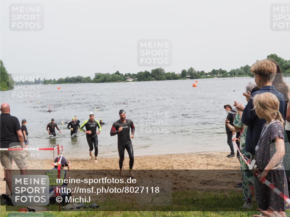 21.06.2025 - 27. Vierlanden-Triathlon MichiJ http://msf.ph/oto/8027118 15.06.2026 10:57:47 Schwimmen 686, 738, 774 meine-sportfotos.de