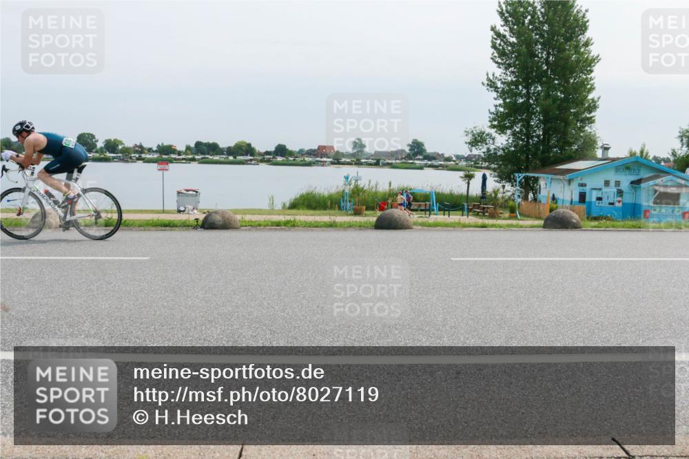 21.06.2025 - 27. Vierlanden-Triathlon H.Heesch http://msf.ph/oto/8027119 15.06.2025 11:20:16 Radfahren 852, 861 meine-sportfotos.de