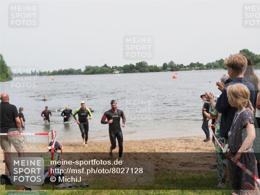 21.06.2025 - 27. Vierlanden-Triathlon MichiJ http://msf.ph/oto/8027128 15.06.2026 10:57:48 Schwimmen 686, 705, 738, 774 meine-sportfotos.de