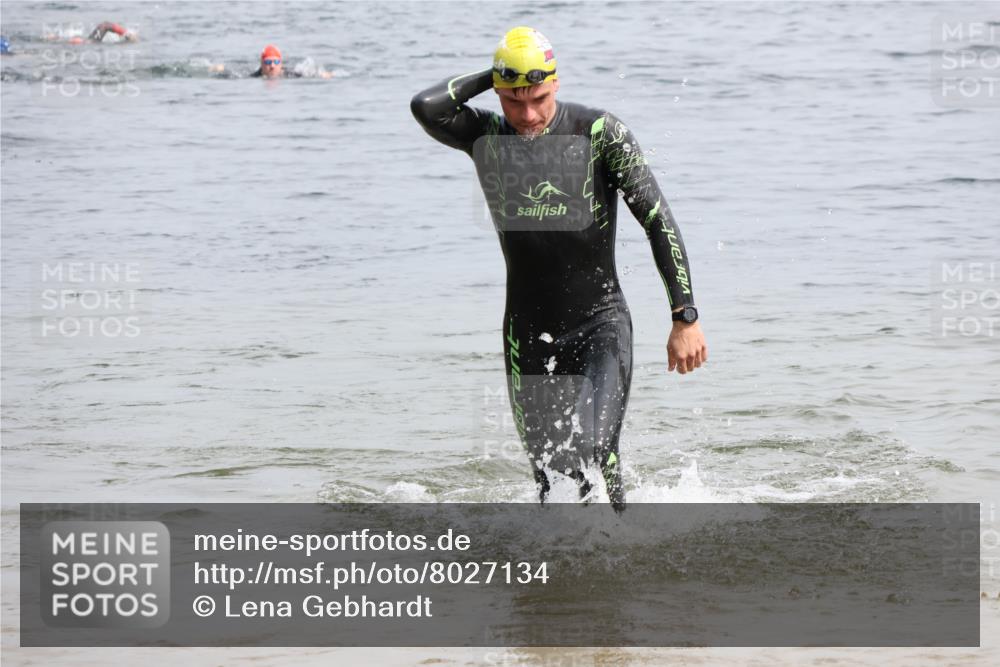 15.06.2025 - 27. Vierlanden-Triathlon Lena Gebhardt http://msf.ph/oto/8027134 15.06.2025 10:59:40 Schwimmen 641, 668, 727, 751 meine-sportfotos.de
