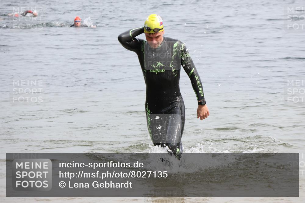 15.06.2025 - 27. Vierlanden-Triathlon Lena Gebhardt http://msf.ph/oto/8027135 15.06.2025 10:59:40 Schwimmen 641, 668, 727, 751 meine-sportfotos.de