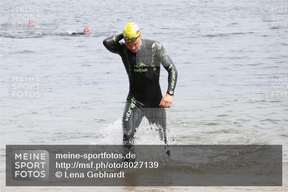 15.06.2025 - 27. Vierlanden-Triathlon Lena Gebhardt http://msf.ph/oto/8027139 15.06.2025 10:59:40 Schwimmen 641, 668, 727, 751 meine-sportfotos.de