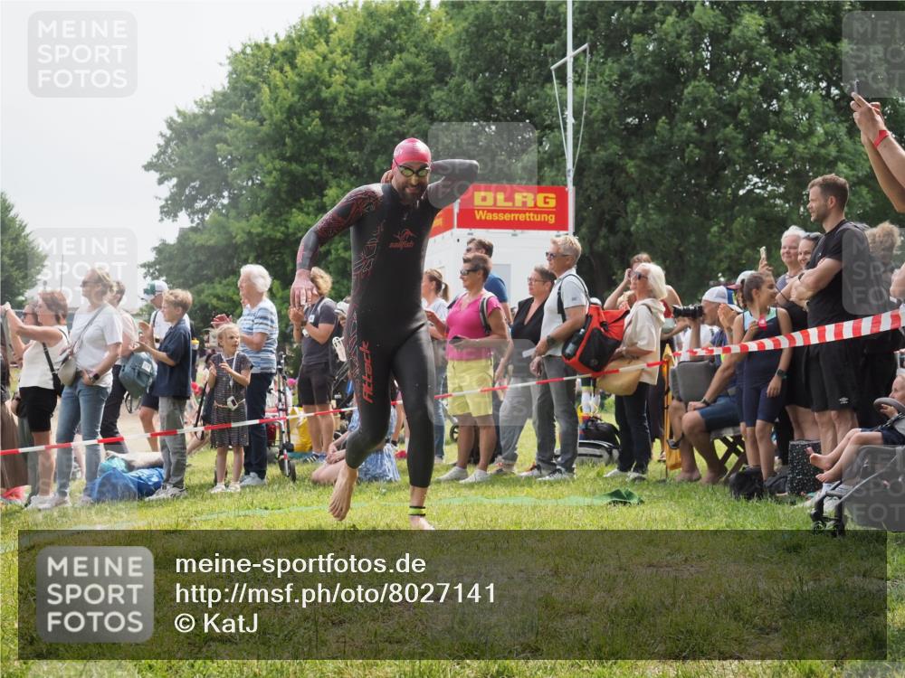 15.06.2025 - 27. Vierlanden-Triathlon KatJ http://msf.ph/oto/8027141 15.06.2025 11:00:43 Schwimmen 649, 678, 699, 723 meine-sportfotos.de