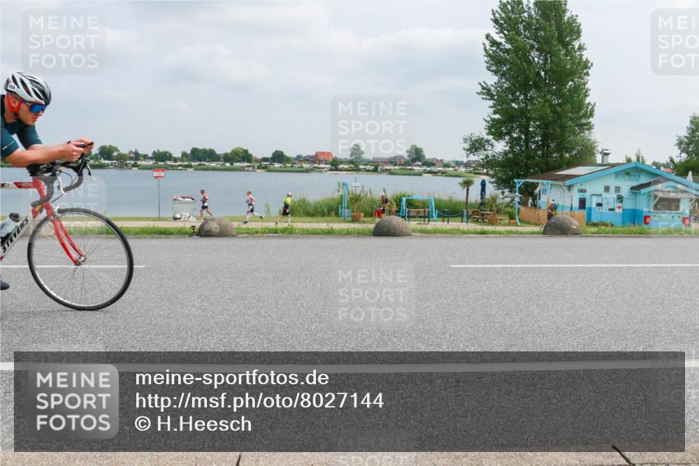 21.06.2025 - 27. Vierlanden-Triathlon H.Heesch http://msf.ph/oto/8027144 15.06.2025 12:19:06 Radfahren 636, 694, 773 meine-sportfotos.de