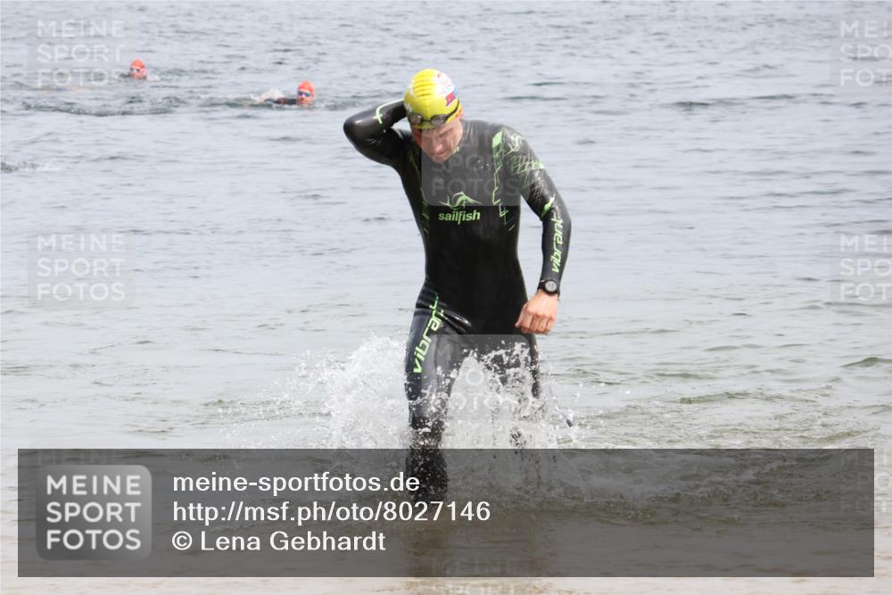 15.06.2025 - 27. Vierlanden-Triathlon Lena Gebhardt http://msf.ph/oto/8027146 15.06.2025 10:59:40 Schwimmen 641, 668, 727, 751 meine-sportfotos.de