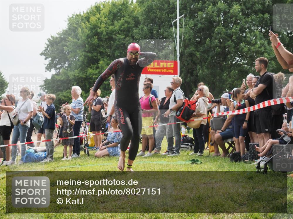 15.06.2025 - 27. Vierlanden-Triathlon KatJ http://msf.ph/oto/8027151 15.06.2025 11:00:43 Schwimmen 649, 678, 699, 723 meine-sportfotos.de