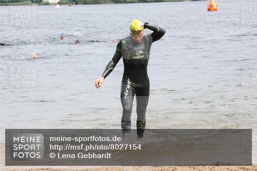 15.06.2025 - 27. Vierlanden-Triathlon Lena Gebhardt http://msf.ph/oto/8027154 15.06.2025 10:59:41 Schwimmen 641, 668, 727 meine-sportfotos.de