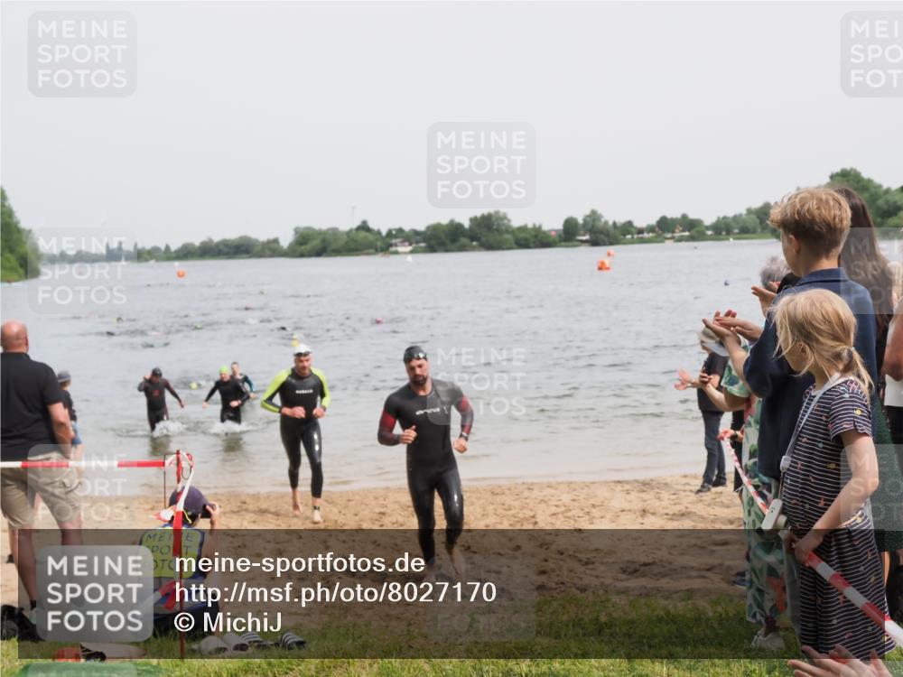 21.06.2025 - 27. Vierlanden-Triathlon MichiJ http://msf.ph/oto/8027170 15.06.2026 10:57:48 Schwimmen 686, 705, 738, 774 meine-sportfotos.de