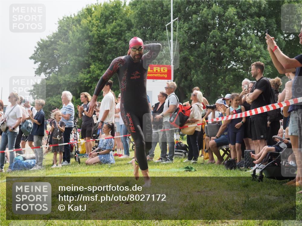 15.06.2025 - 27. Vierlanden-Triathlon KatJ http://msf.ph/oto/8027172 15.06.2025 11:00:44 Schwimmen 649, 678, 699, 723 meine-sportfotos.de