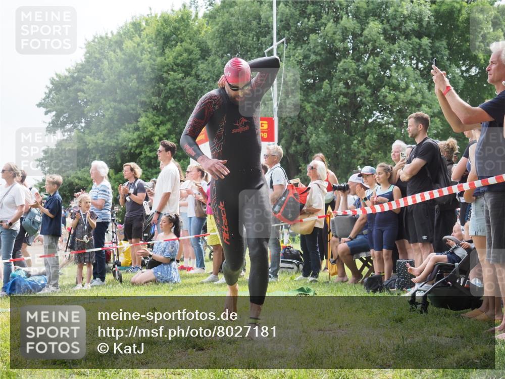 15.06.2025 - 27. Vierlanden-Triathlon KatJ http://msf.ph/oto/8027181 15.06.2025 11:00:44 Schwimmen 649, 678, 699, 723 meine-sportfotos.de